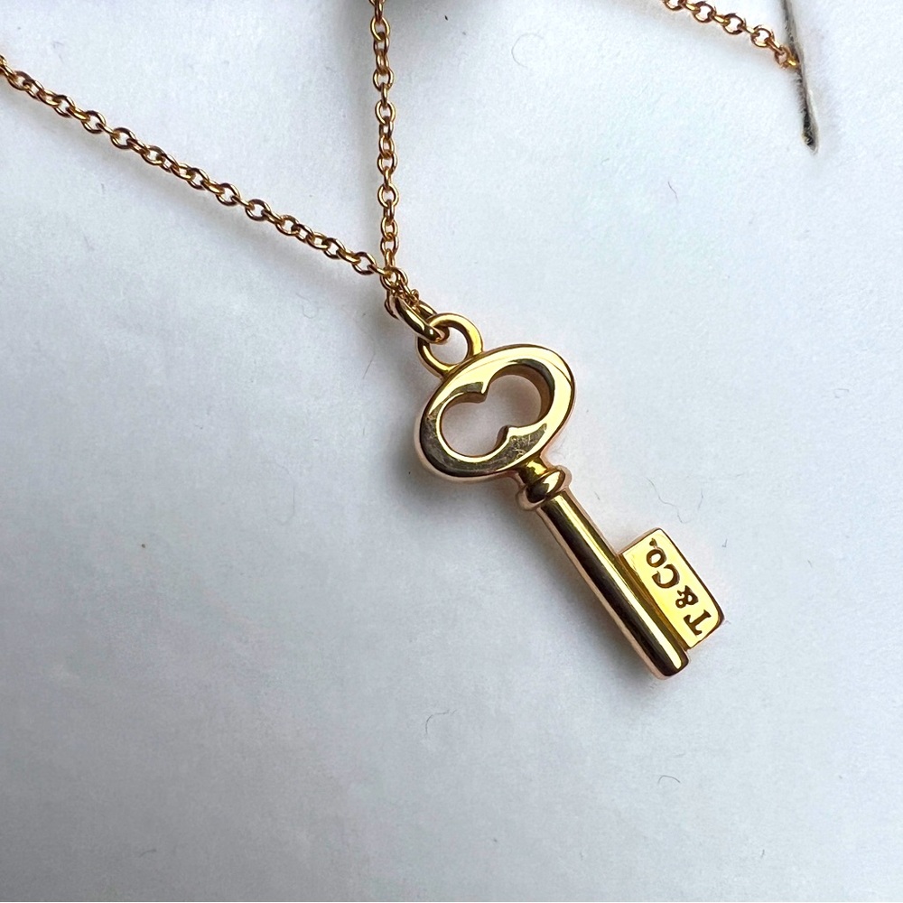 Authentic Tiffany & Co. Vintage Oval Key Necklace Mini K18PG 750PG (like new!)